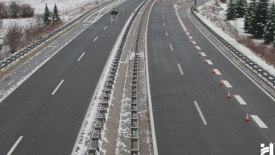 Photo of Snijeg prekrio autoceste, kamion se prevrnuo kod Brinja