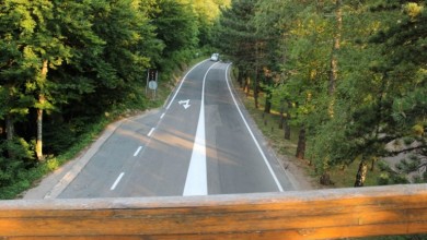 Photo of U NP Plitvice turistički vlakić sletio s ceste: Šestero ozlijeđenih
