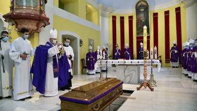 Photo of FOTO U Gospiću na posljednji počinak ispraćen biskup Mile Bogović
