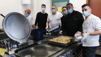 Photo of HEROJI IZ SJENE I kuhari iz Otočca su kuhali za Banovinu!