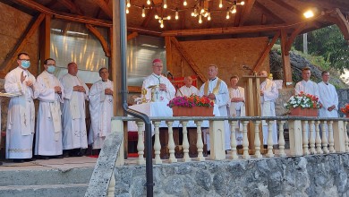 Photo of FOTO Biskup Zdenko Križić predvodio proštenje Gospi od utjehe u Trošmariji