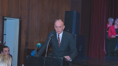 Photo of Gospićki književnik i humorist Danko Ivšinović u Zborniku aforizama “Stožer i maske”