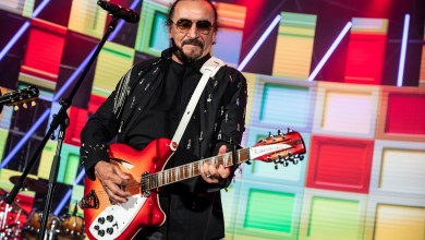 Photo of Željko Bebek objavio emotivni spot za novu pjesmu “S tobom su godine minute”