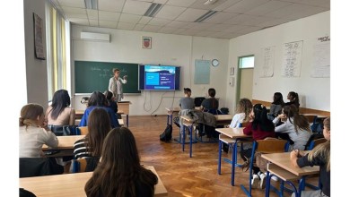 Photo of Policijski službenici u Korenici, Gospiću i Otočcu educirali učenike o problematici trgovanja ljudima