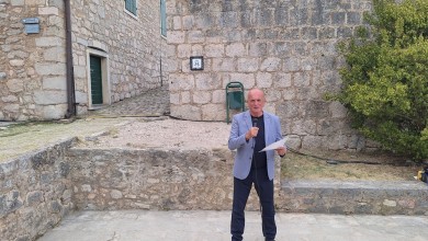 Photo of Gospićki pjesnik Danko Ivšinović po treći put na Kninskoj tvrđavi