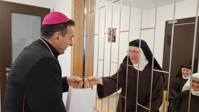 Photo of FOTO Biskup Medo posjetio karmelićanke u Gospiću
