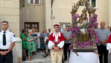 Photo of Blagdan Gospe Karmelske u Senju – procesija s kipom, molitva za nova zvanja i snažna poruka vjere