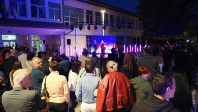 Photo of FOTO Prvi dan “Tesla Power of Lights” završio uz Oliverove hitove