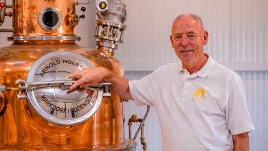 Photo of INTERVJU: OPG Vlainić – Pet generacija, ista vizija: kako je ljubav prema voćarstvu stvorila vrhunsku ličku rakiju