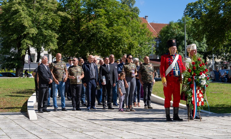 Photo of FOTO Otočac odao počast poginulim braniteljima povodom 30. obljetnice “Oluje”