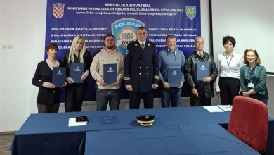 Photo of Svečana prisega novih hrvatskih državljana u Gospiću