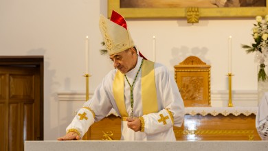 Photo of FOTO Biskup Medo u Drežnik Gradu posvetio crkvu i kameni oltar
