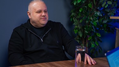 Photo of CYBERFLEET: Kako AI utječe na produkciju glazbe i može li zamijeniti DJ-e? Novi gost je DJ MAX