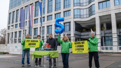 Photo of Dario Juričan i Greenpeace donijeli Ini tortu za petu obljetnicu potonuća plinske platforme
