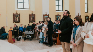 Photo of Biskup Medo krstio troje djece u gospićkoj katedrali