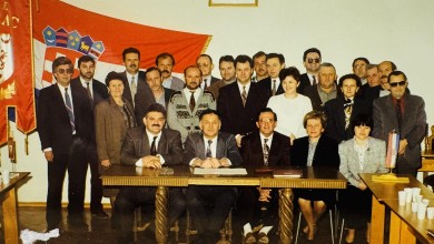 Photo of Povijest jednog ličkog grada: Prepoznajete li ljude s ove fotografije?