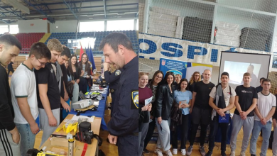 Photo of Od škole do uniforme: Gospićkim učenicima predstavljeno zanimanje policajac
