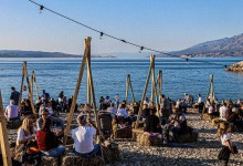 Photo of Novinar ostao očaran manifestacijom u Novalji: “Ljudi traže tripice, suhozid i priču o preživljavanju na kršu”