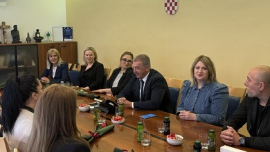 Photo of “Pacijenti nikad ne zaboravljaju koliko ste im pomogli”: Gradonačelnik Milinović primio medicinske sestre i tehničare
