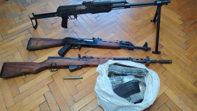 Photo of Policija u Perušiću preuzela cijeli arsenal oružja: Predao automatske puške, streljivo i eksplozivna sredstva