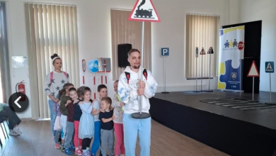 Photo of “Poštujte naše znakove“: Djeca u Lovincu učila prometna pravila kroz zabavu